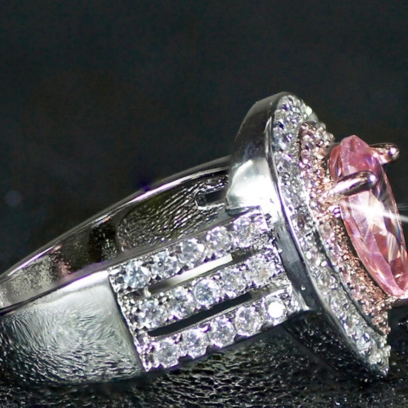 ✨✨Silver Pink Sapphire Crystal Ring✨✨ - Picture 4 of 4